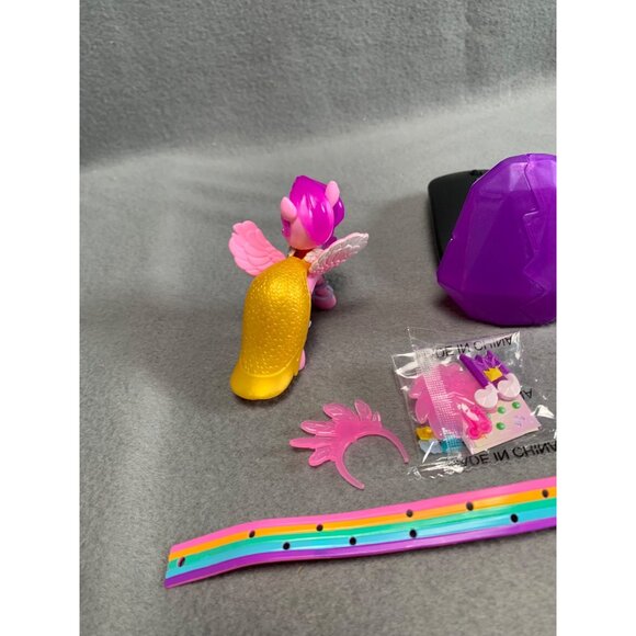 My Little Pony Princess Petals Pony Figure Crystal Adventures Set - Picture 7 of 9